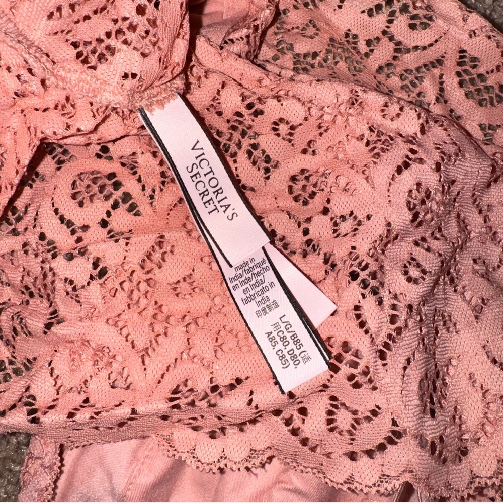 Victoria’s Secret Coral Lace Bralette - Picture 3 of 3